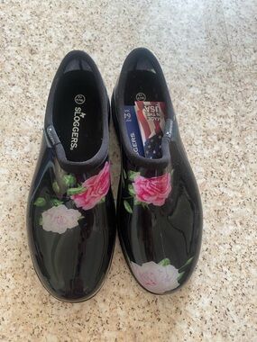 Sloggers Black Floral Waterproof Slip-On Garden Clogs